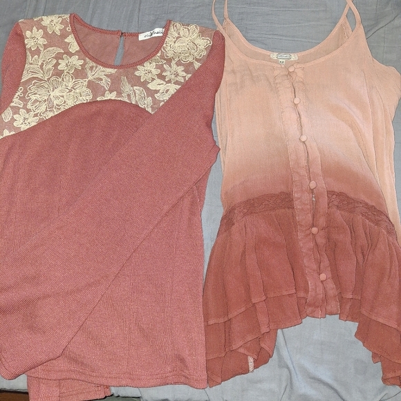 BKE Buckle Tops Bundle Of 2 Size XS - Picture 1 of 6